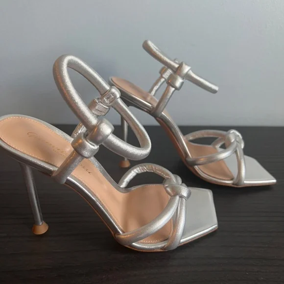 Gianvito Rossi Juno silver metallic sandals